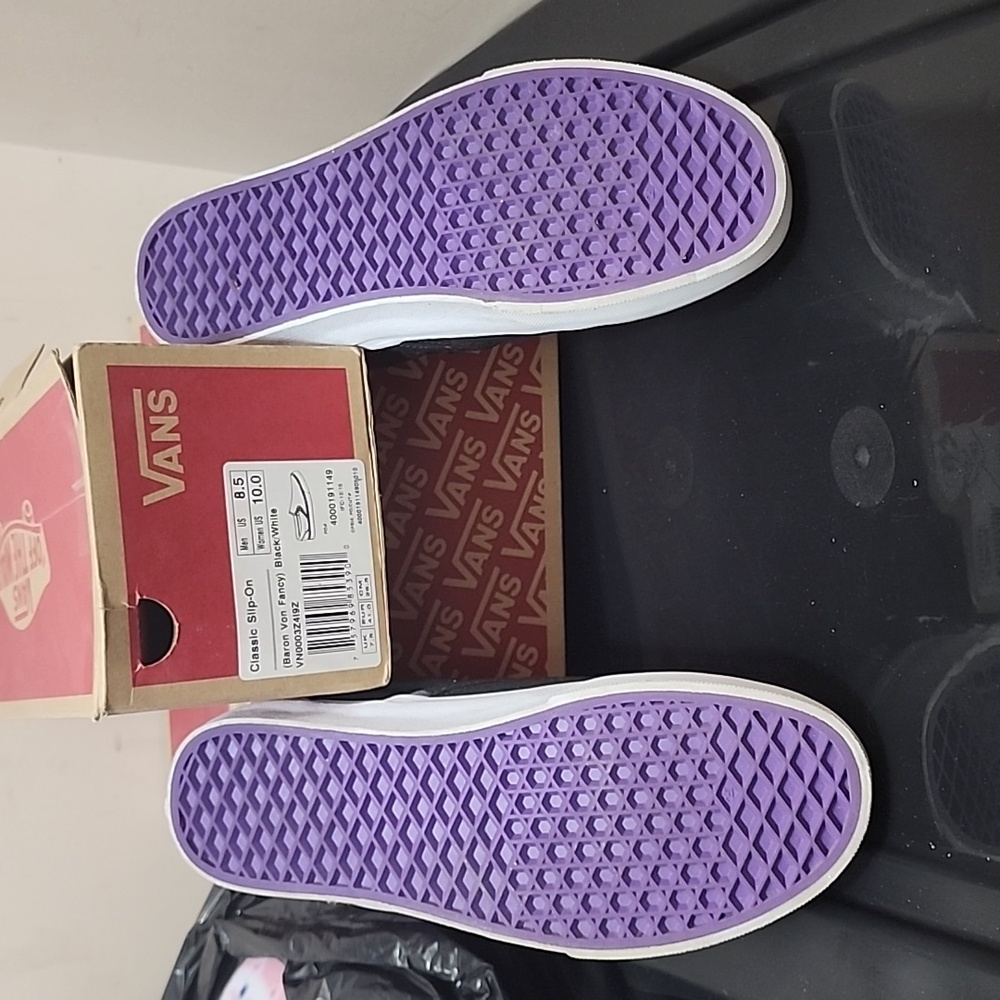 Vans - Picture 2 of 2